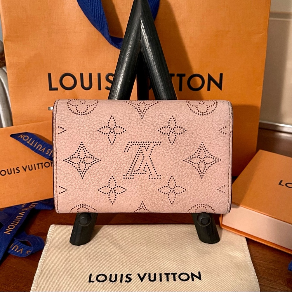 2018 Louis Vuitton Mahina Anae Coin Purse/Wallet. - Picture 4 of 15